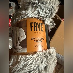 FRYE ARCTIC LUCE THROW